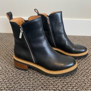 EOS Melbourne Black Leather Ankle Dress Boots with Tan Sole